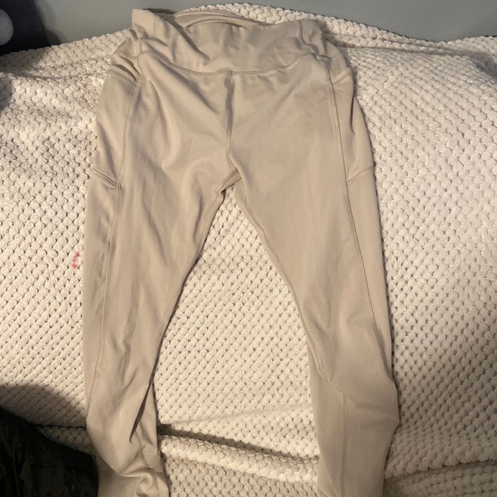 size medium leggings nude with pockets